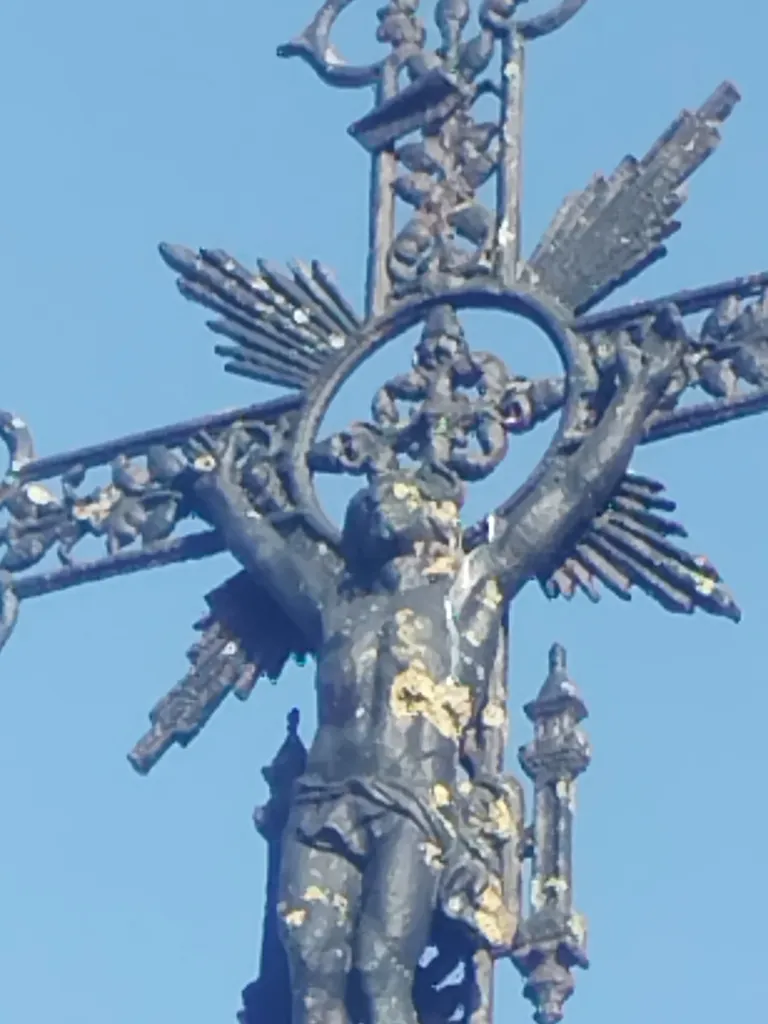 Croix de l'Église Saint-André à Beautot