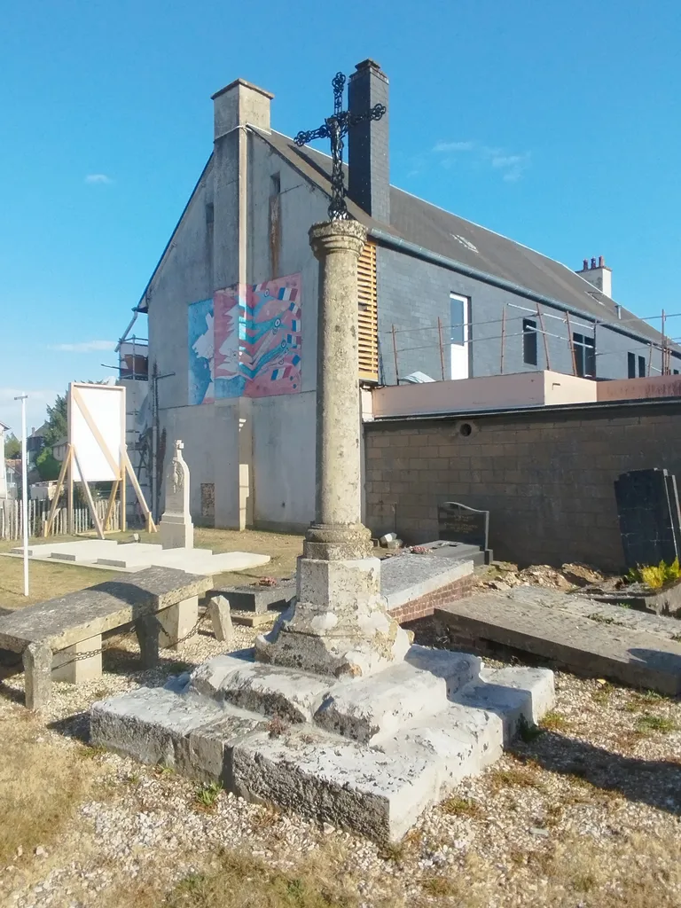 Calvaire de l'Église Saint-Ouen à Saint-Ouen-du-Breuil