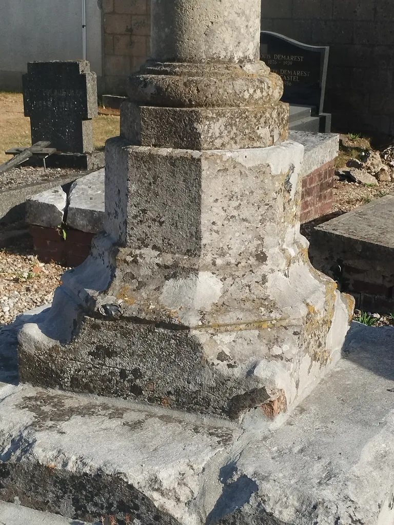 Calvaire de l'Église Saint-Ouen à Saint-Ouen-du-Breuil