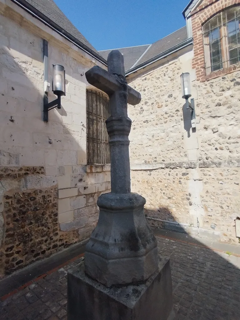 Croix de l'Église Notre-Dame de la Consolation à Gonfreville-l'Orcher