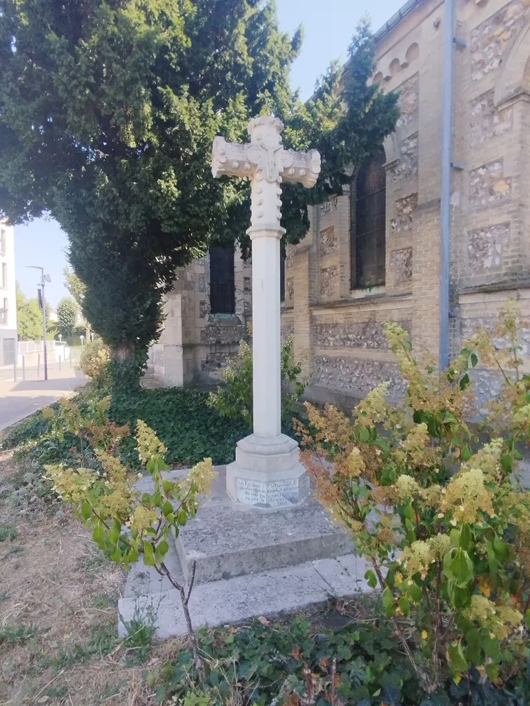 Croix de l'Église Saint-Erkonwald à Gonfreville-l'Orcher
