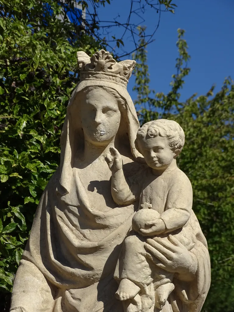 Statue de la Vierge à Notre-Dame-de-Bondeville