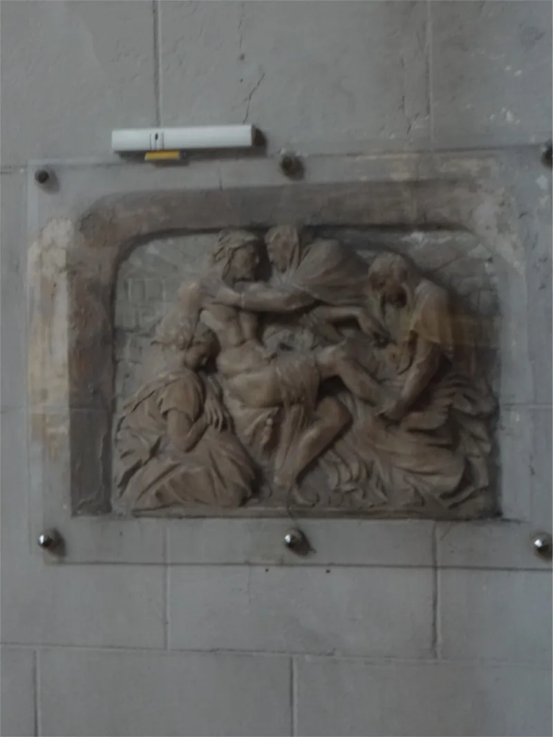 Bas-relief : les Saintes femmes au tombeau de l'église Notre-Dame de Lillebonne