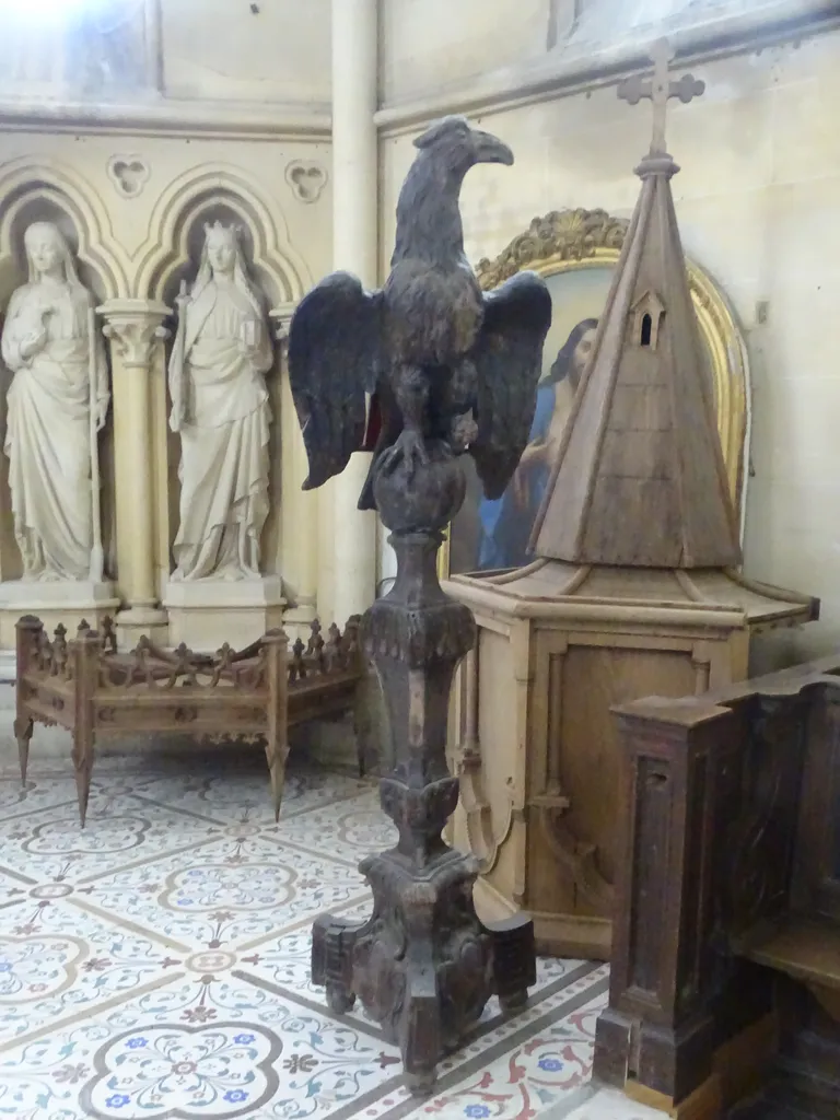 Aigle-lutrin dans l'Église Notre-Dame de La Neuville-Chant-d'Oisel