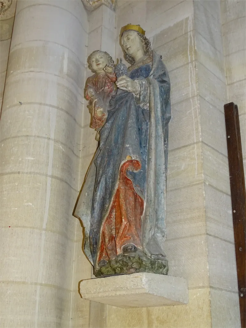 Statue : Vierge à l'Enfant au raisin de la Collégiale Saint-Hildevert de Gournay-en-Bray