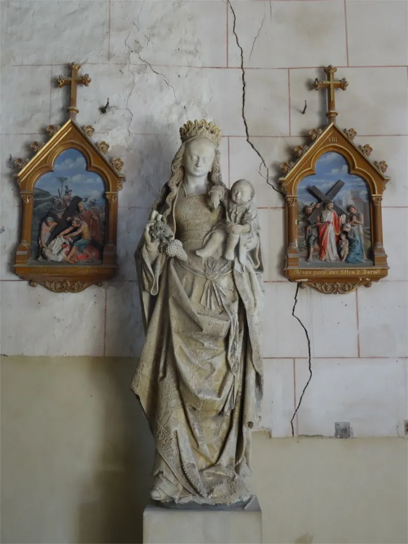 Statue Vierge à l'Enfant à grappe de raisin de l'église Saint-Germain de Beaussault