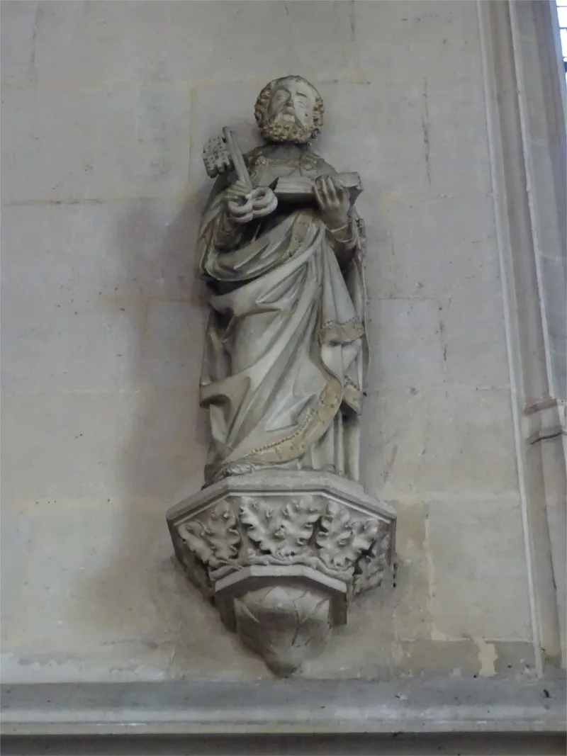 Statue Saint-Pierre dans la Collégiale Saint-Michel de Blainville-Crevon