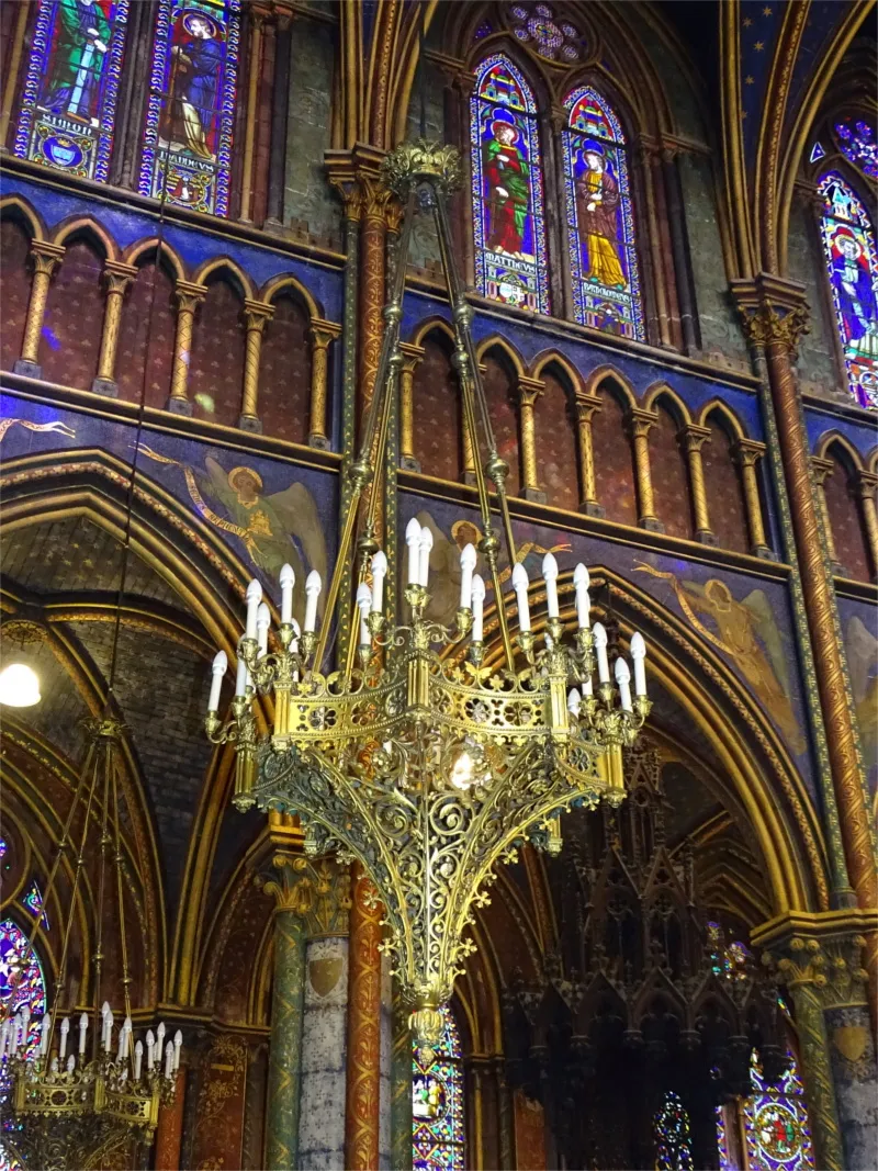 8 lustres dans la Basilique Notre-Dame de Bonsecours