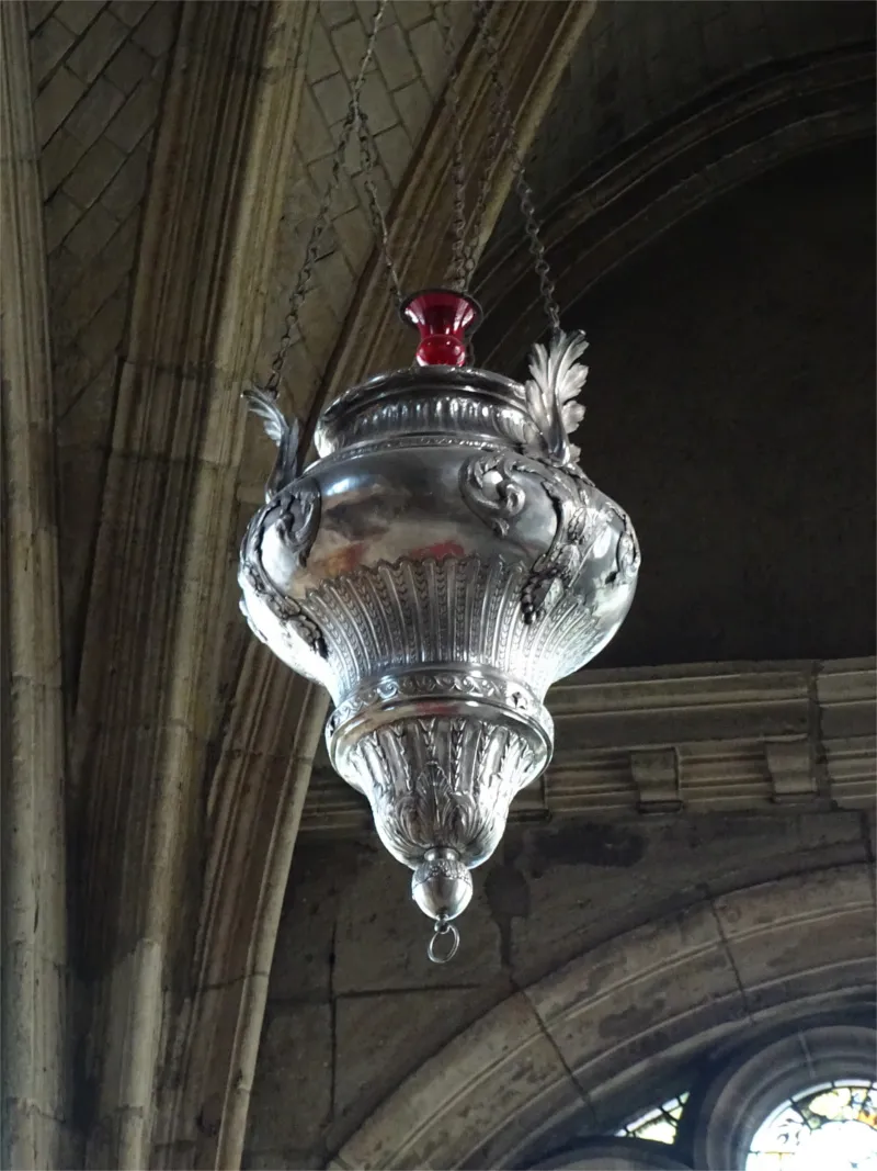Lampe de sanctuaire dans la Cathédrale Notre-Dame du Havre
