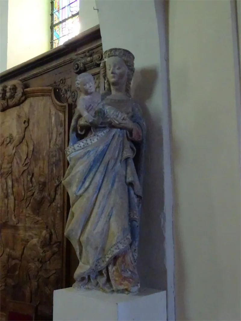 Statue : Vierge à l'Enfant dans l'Église Saint-Martin de Brémontier-Merval