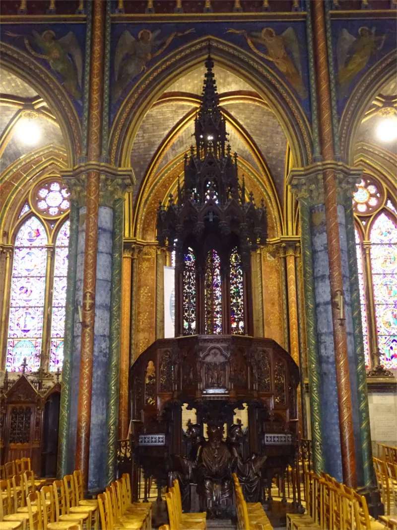 Chaire à prêcher néo-gothique de la basilique Notre-Dame de Bonsecours