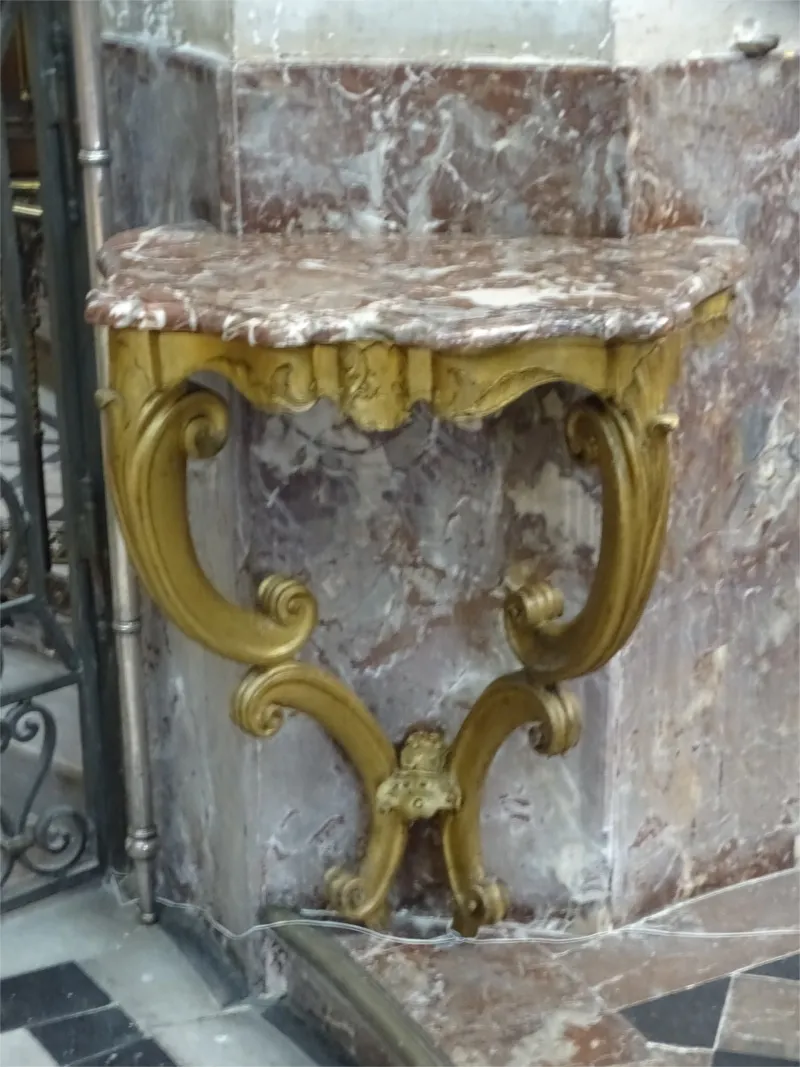 Console du maître-autel de style Louis XV de l'Église Saint-Étienne d'Elbeuf-sur-Seine