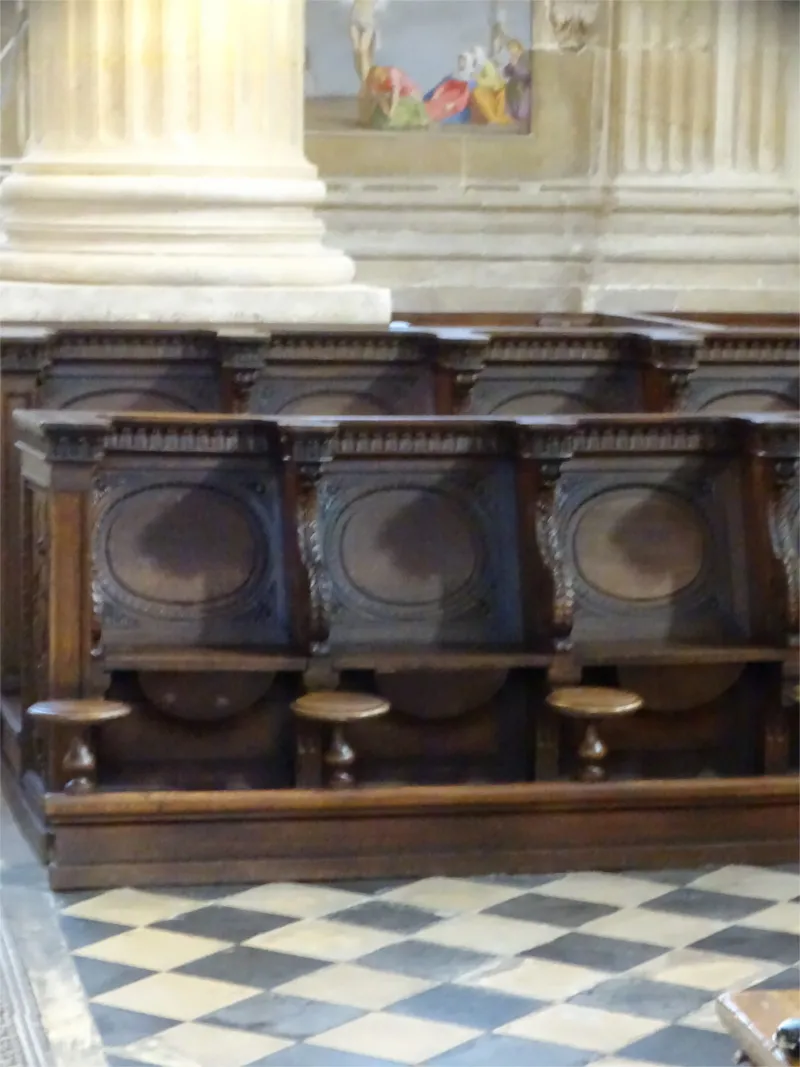 Stalles de style Louis XVI dans l'Église Sainte-Madeleine de Rouen