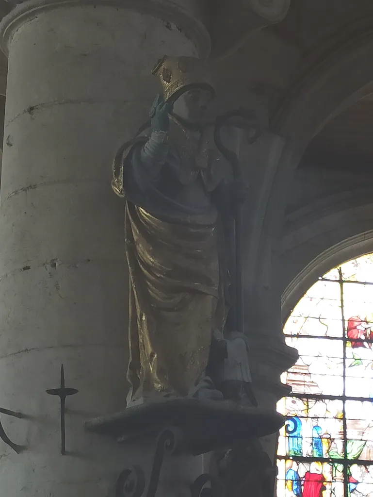 Statue Saint-Valentin avec un donateur dans l'Église Saint-Valentin de Jumièges