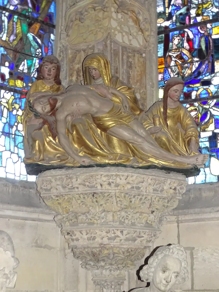 Groupe sculpté : Descente de Croix dans l'Église Notre-Dame de Caudebec-en-Caux