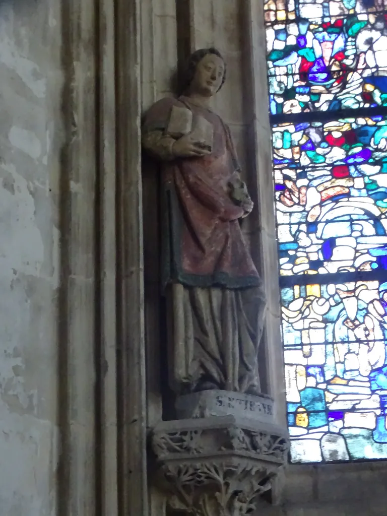 Statue : Saint-Etienne dans l'Église Notre-Dame de Caudebec-en-Caux