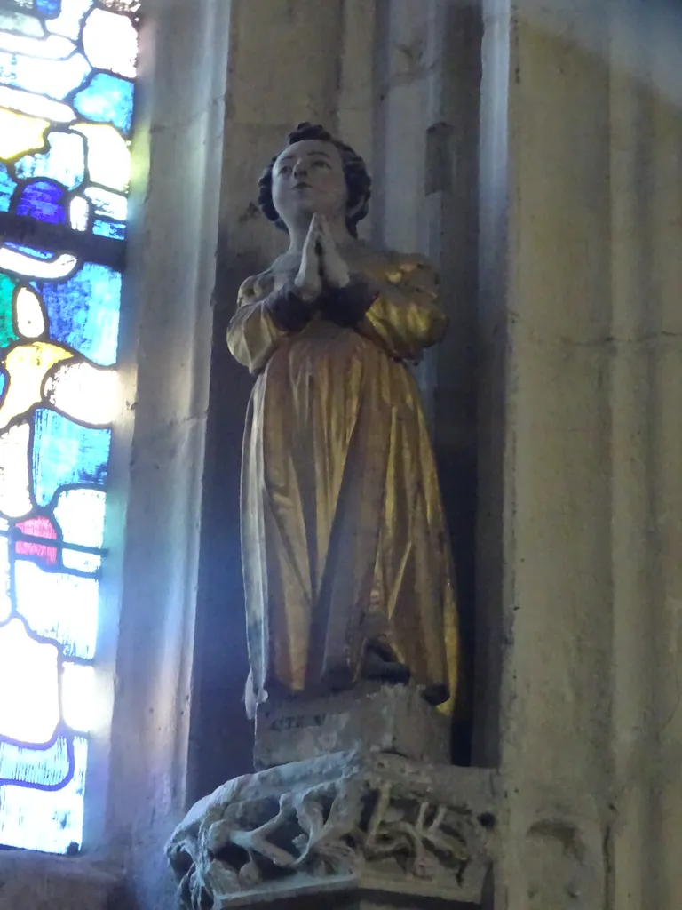 Statue : Donatrice dite Sainte Marie dans l'Église Notre-Dame de Caudebec-en-Caux