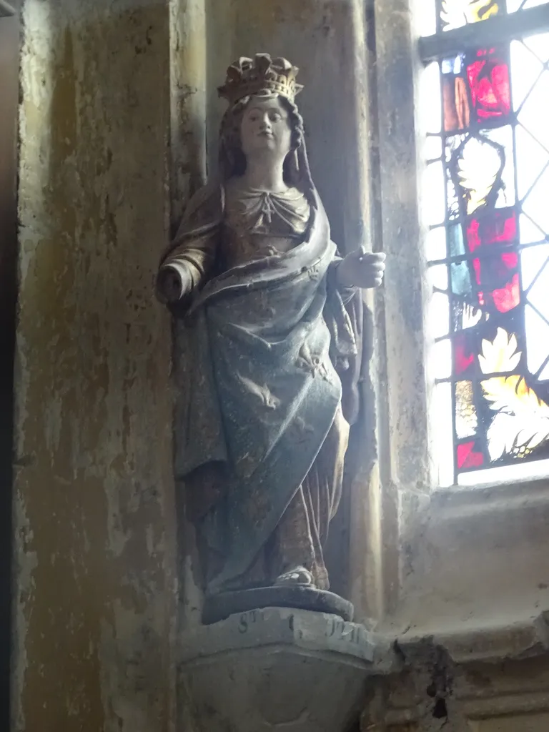 Statue : Sainte-Clotilde dans l'Église Notre-Dame de Caudebec-en-Caux