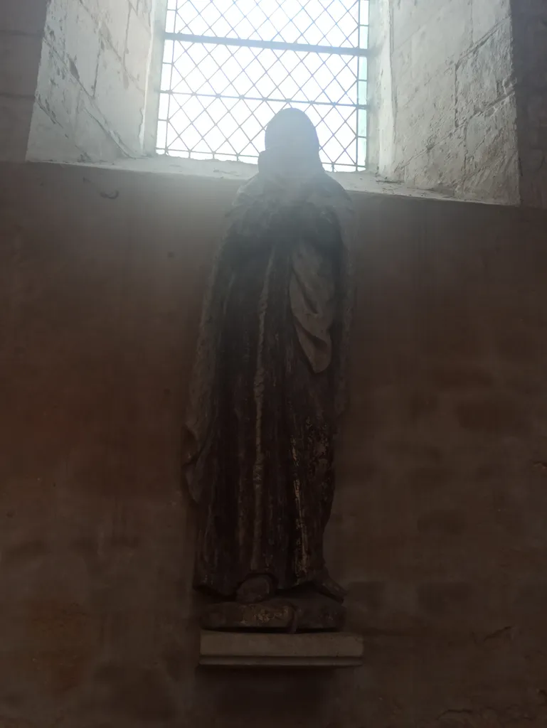Statue de Sainte-Claire dans la Collégiale Saint-Hildevert de Gournay-en-Bray