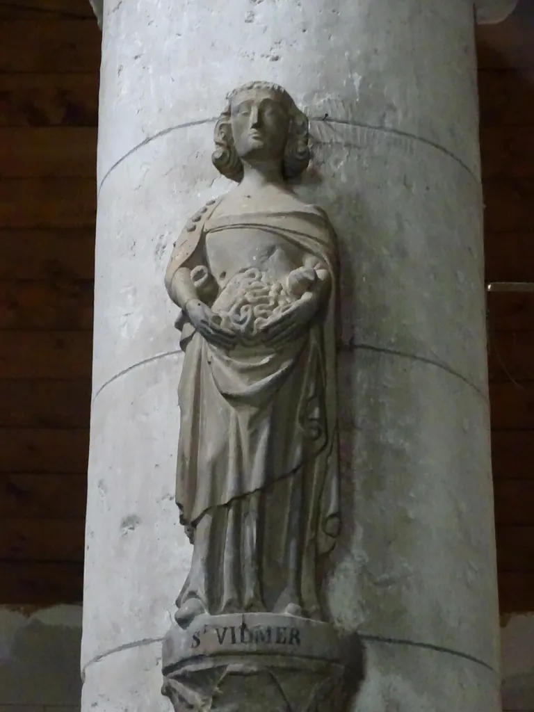 Statue : Saint-Vilmer dans l'Église Saint-Michel de Saint-Wandrille-Rançon