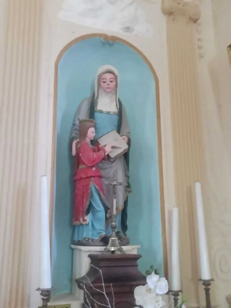 Sainte-Anne et la Vierge dans l'Église Saint-Médard de Varneville-Bretteville