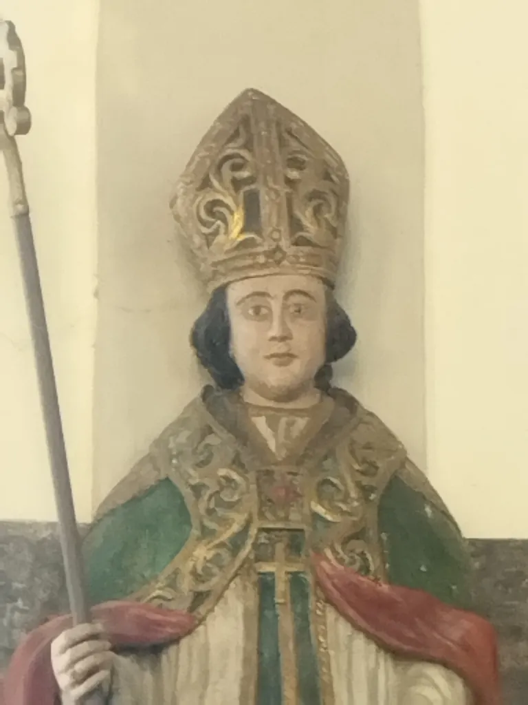 Statue de Saint-Germain dans l'Église Saint-Germain à Saint-Germain-sur-Eaulne