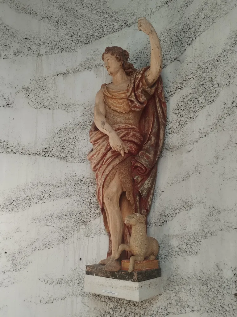 Statue de Saint-Jean-Baptiste dans l'Église Saint-Martin à Foucarmont