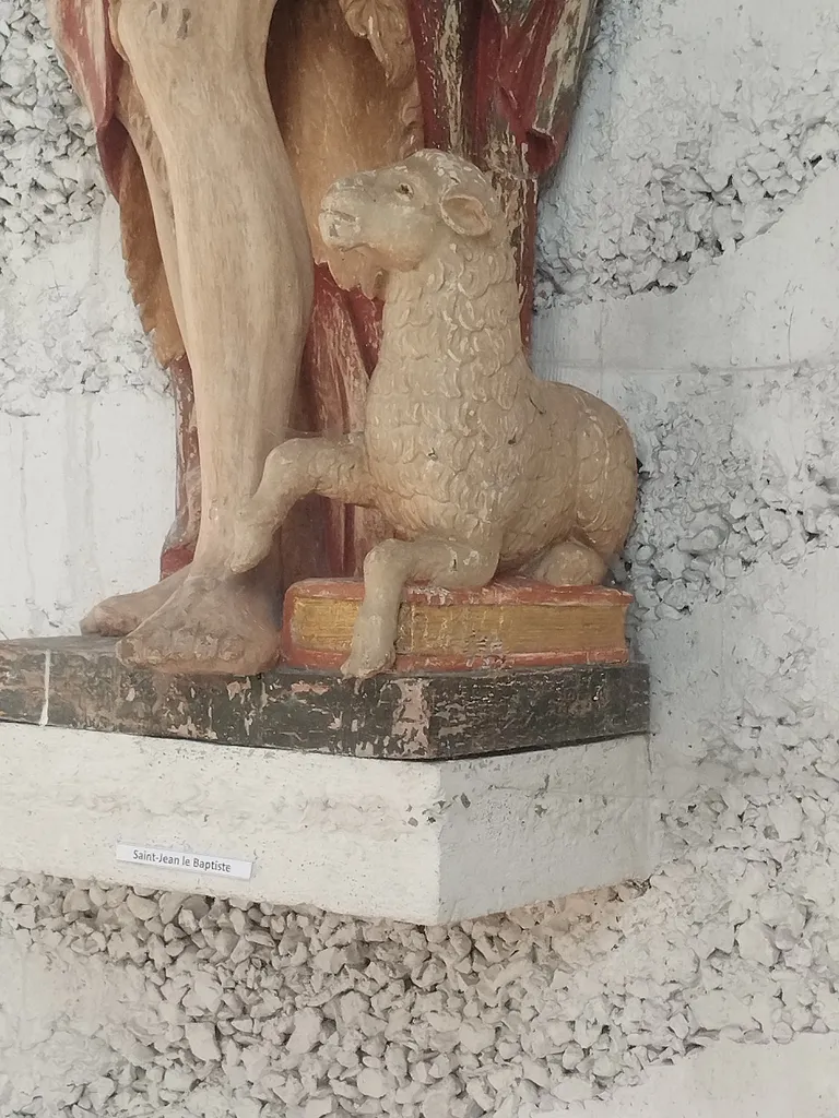 Statue de Saint-Jean-Baptiste dans l'Église Saint-Martin à Foucarmont