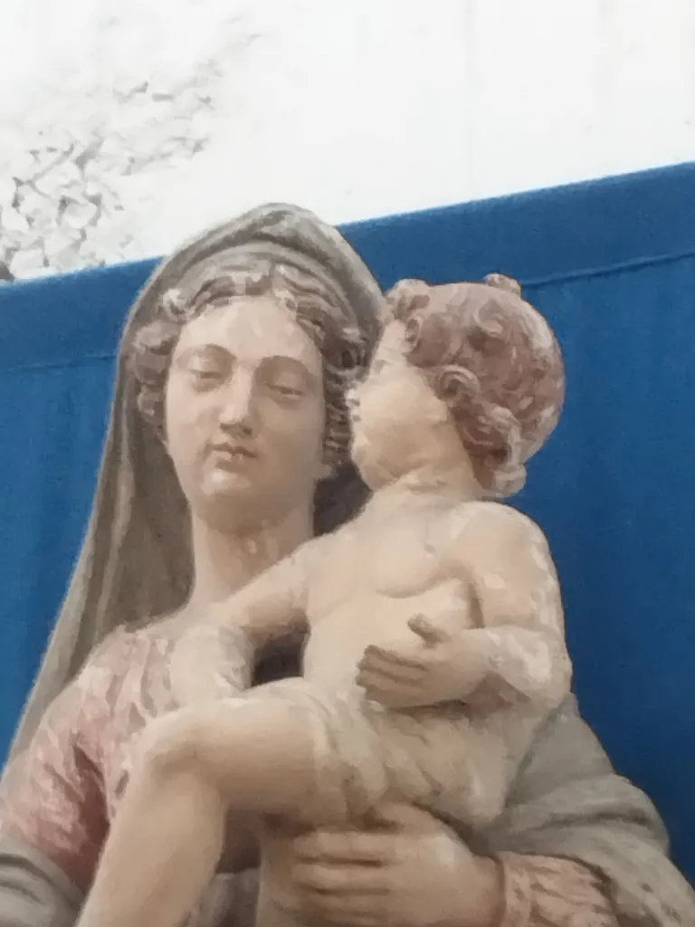 Statue La Vierge à l'Enfant dans l'Église Saint-Martin à Foucarmont