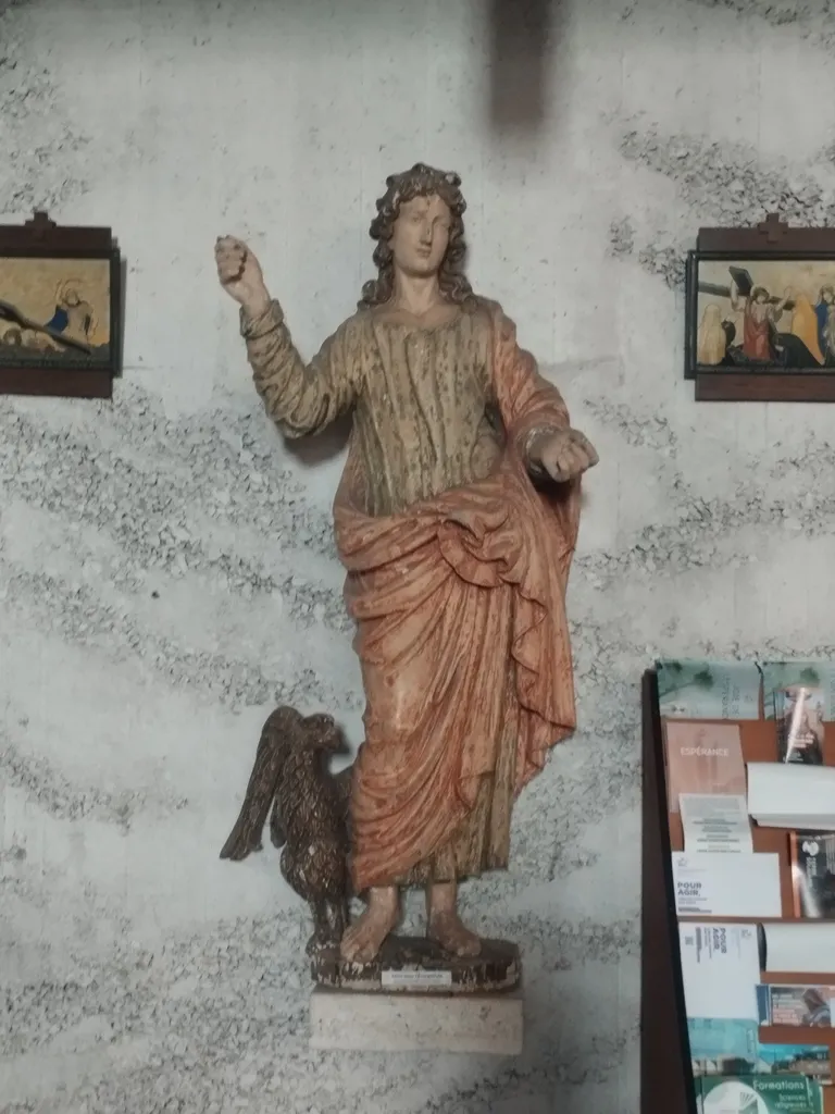 Statue de Saint-Jean-l'Evangéliste dans l'Église Saint-Martin à Foucarmont