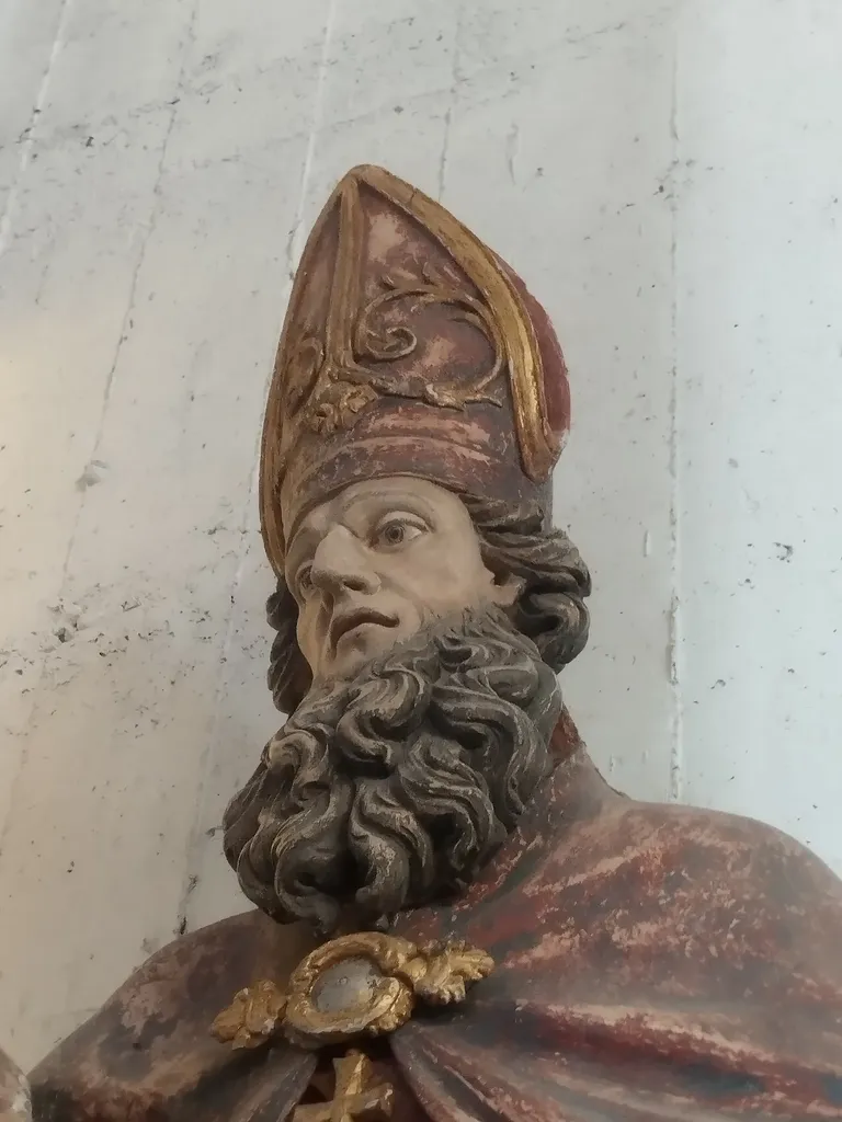 Statue de Saint-Martin dans l'Église Saint-Martin à Foucarmont