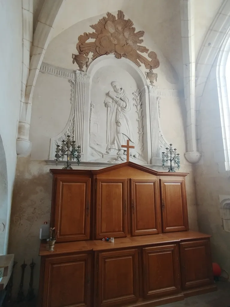 Bas-relief de Saint-Antoine son cadre dans l'Église Saint-Léger à Saint-Léger-aux-Bois