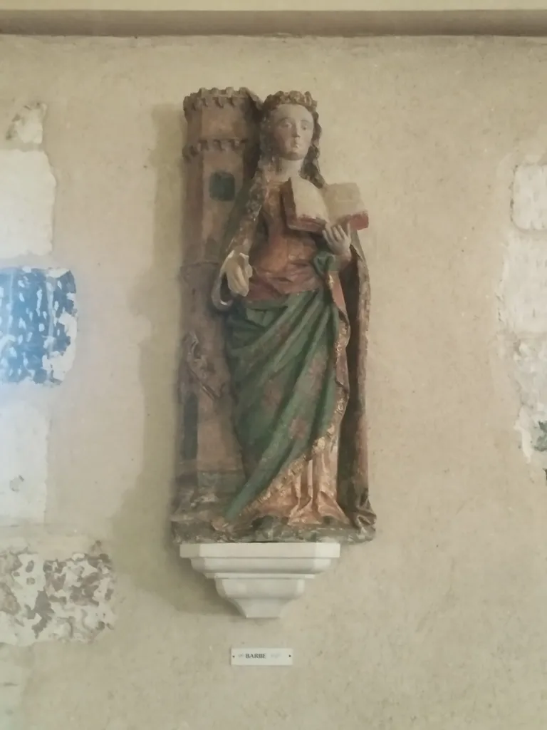 Statue de Sainte-Barbe dans l'Église Saint-Denis au Hanouard