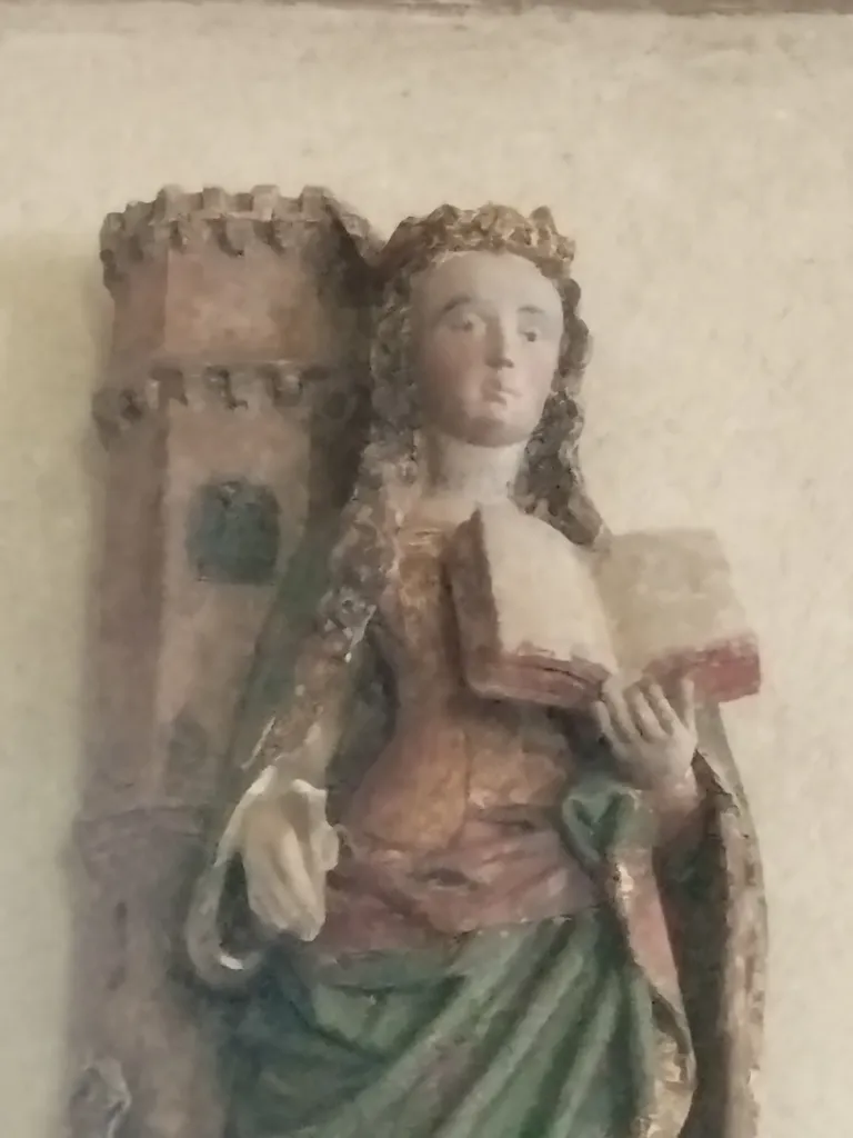 Statue de Sainte-Barbe dans l'Église Saint-Denis au Hanouard