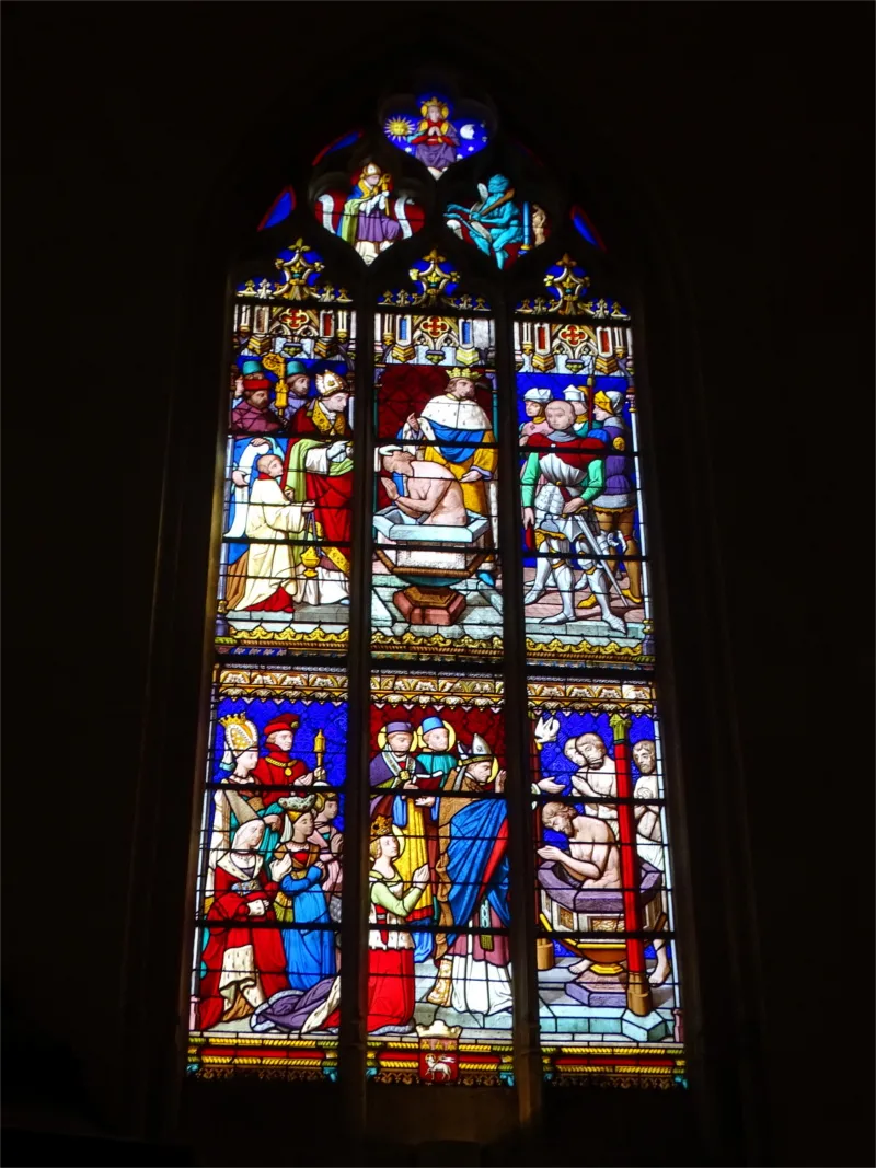 Vitrail Baie 10 : Clovis, Ste Jeanne d’Arc, St Rémi, St Louis dans l'Église Saint-Godard de Rouen