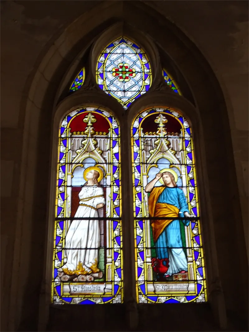 Vitrail Baie 4 : Ste Anastasie - Ste Marie Madeleine dans l'Église Saint-Martin de Cléon