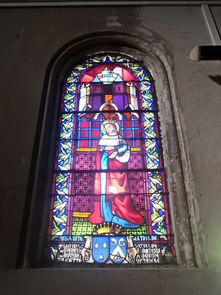 Vitrail Baie 4 : Sainte-Mathilde dans l'Église Saint-Pierre de Lierroult à Saint-Pierre-lès-Elbeuf