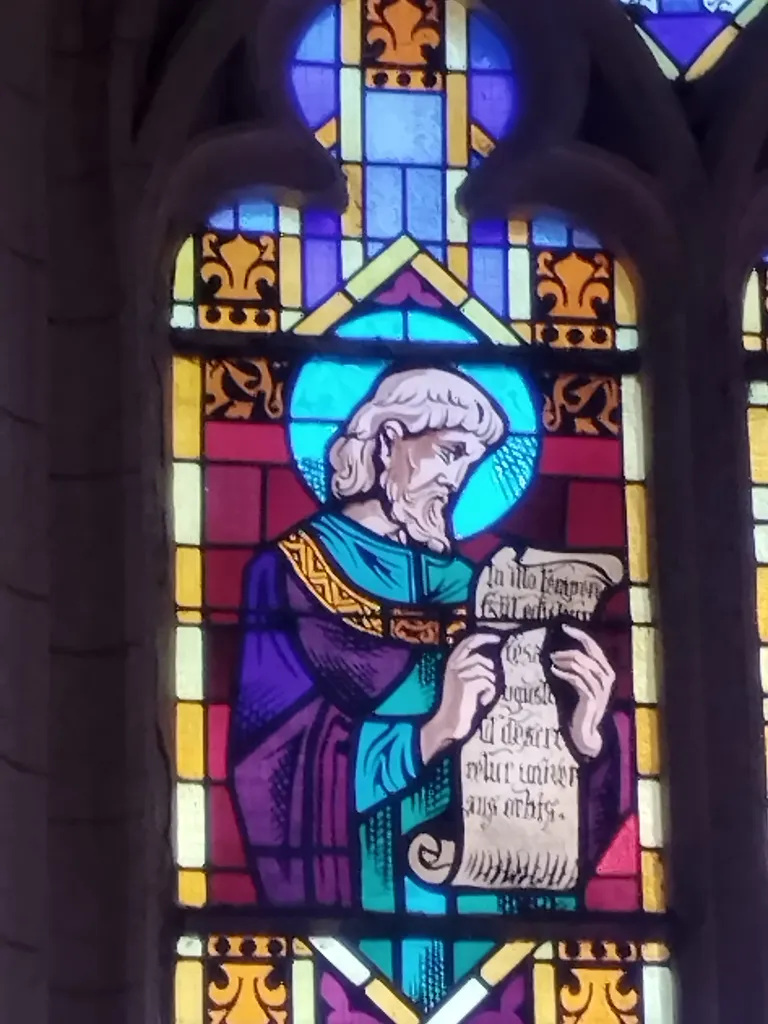 Vitrail Baie 1 : St-Luc dans l'Église Saint-Léger à Saint-Léger-aux-Bois