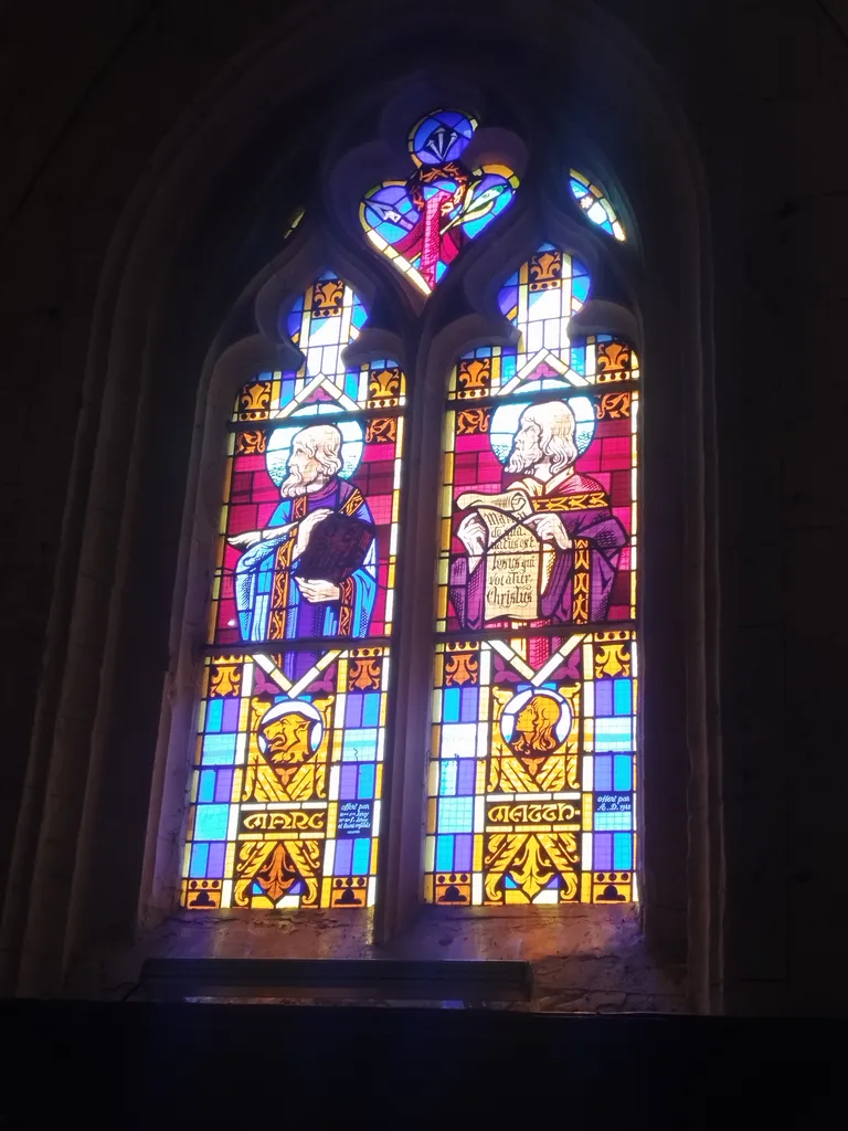 Vitrail Baie 2 : St-Marc St-Matth dans l'Église Saint-Léger à Saint-Léger-aux-Bois