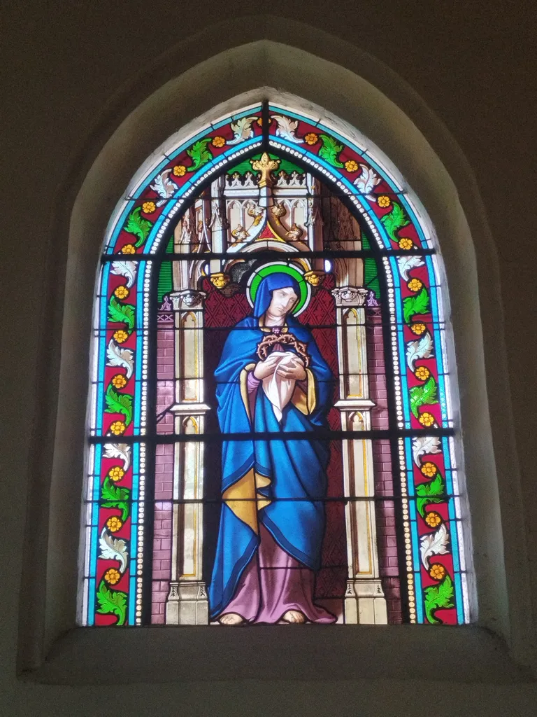 Vitrail Baie 3 : Vierge de Douleur dans l'Église Saint-Laurent à Rétonval