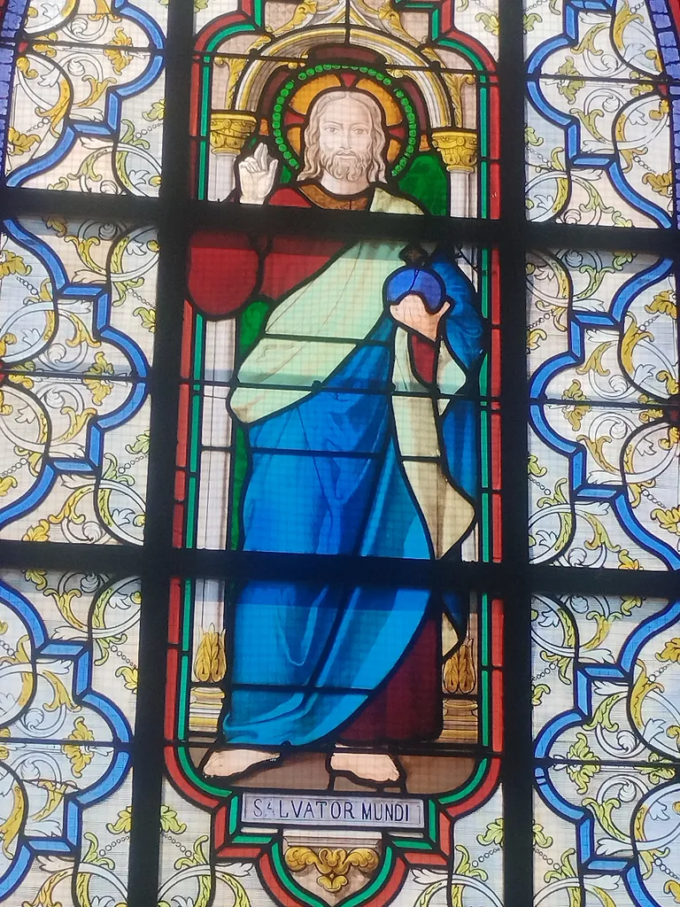 Vitrail Baie 8 : Salvator Mundi dans l'Église Saint-Jean-Baptiste d'Harcanville