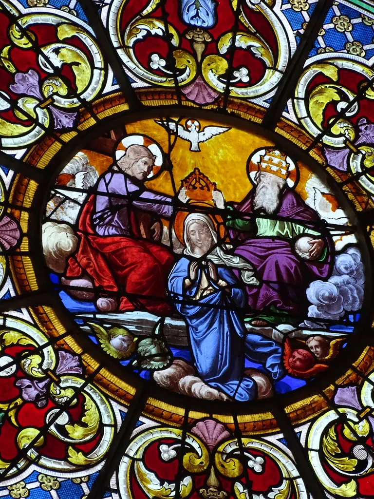 Vitrail Baie 15 : Couronnement de Marie dans l'Église Notre-Dame de la Consolation à Gonfreville-l'Orcher