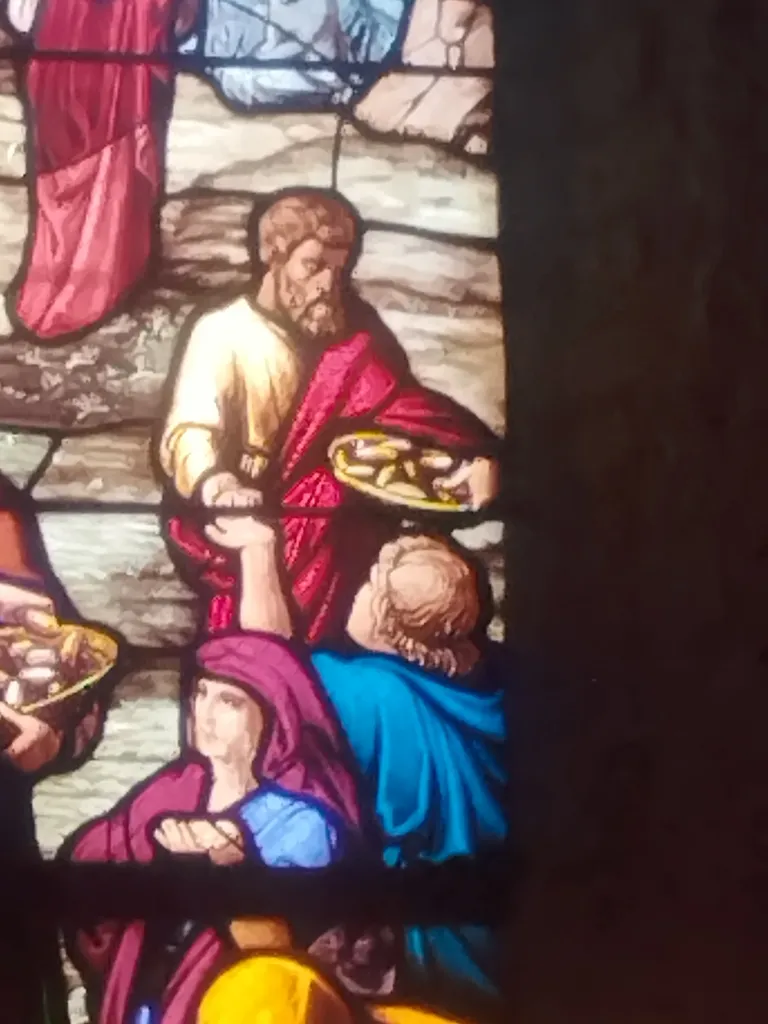 Vitrail Baie 1 : La multiplication des pains dans l'Église Saint-Erkonwald à Gonfreville-l'Orcher