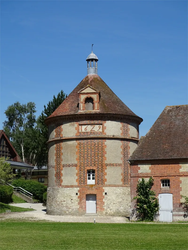 Colombier du château de Merval à Brémontier-Merval