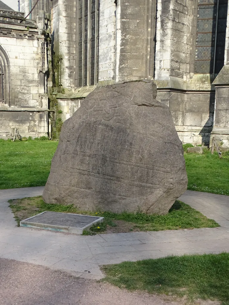 Grande pierre runique Jelling à Rouen