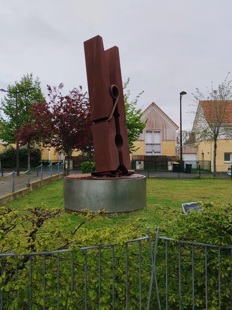 Statue de Pince à linge au Havre