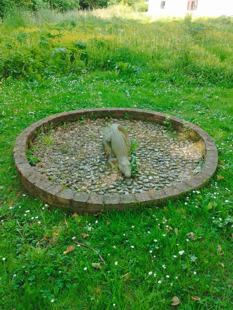 Statue de crocodile à Barentin