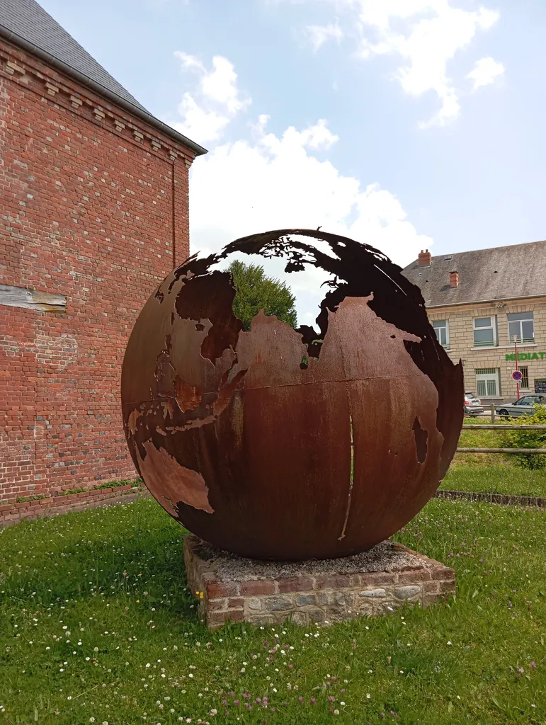 Globe terrestre à Neufchâtel-en-Bray