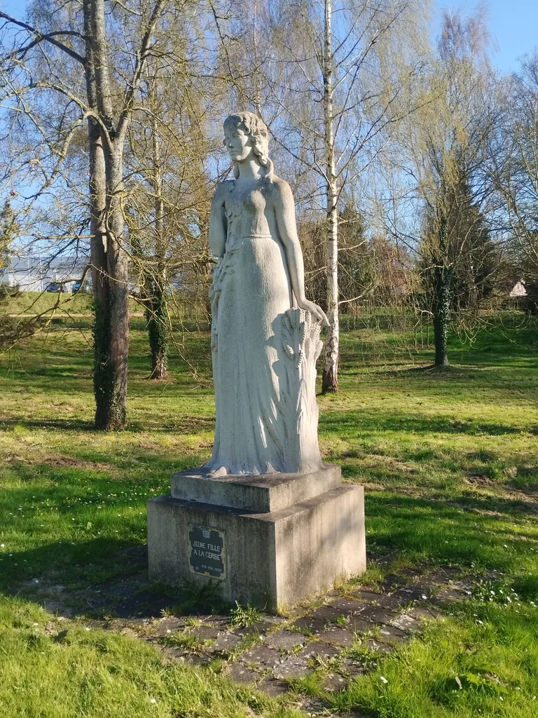 Statue Jeune fille à la gerbe à Barentin