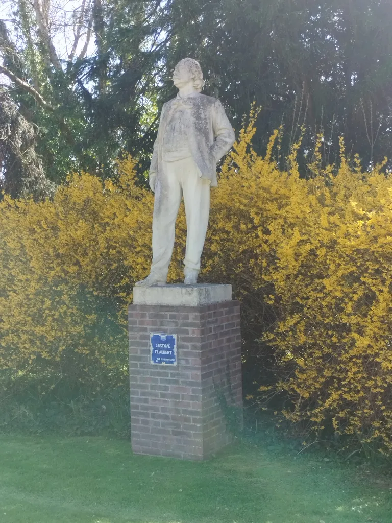 Statue de Gustave Flaubert à Barentin